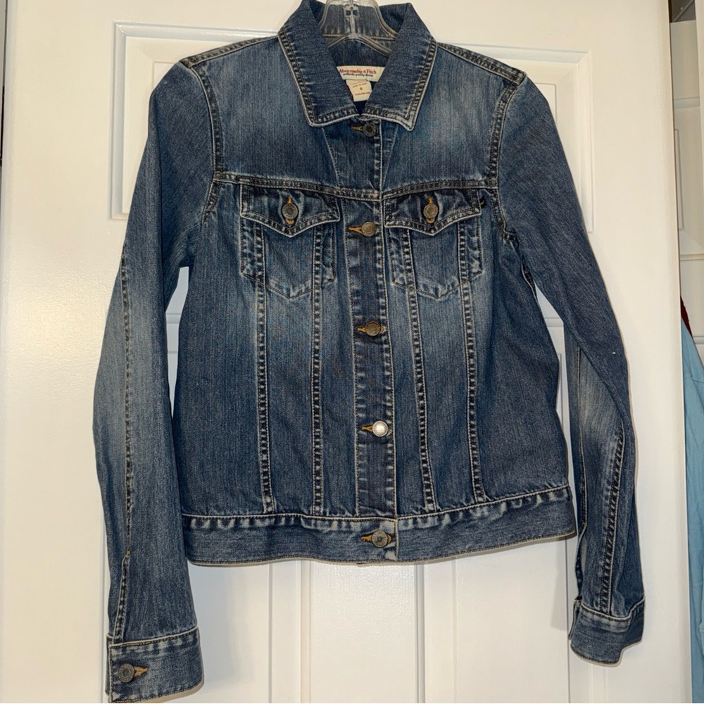 Abercrombie & Fitch Denim Jacket Women’s Size Small Distressed Cropped Preppy